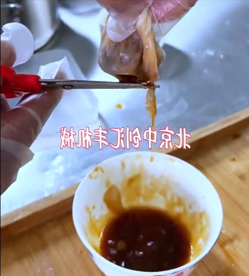 解密 湯多，餡兒大，皮兒薄。晶瑩剔透的灌湯包，是如何做出來(lái)的？